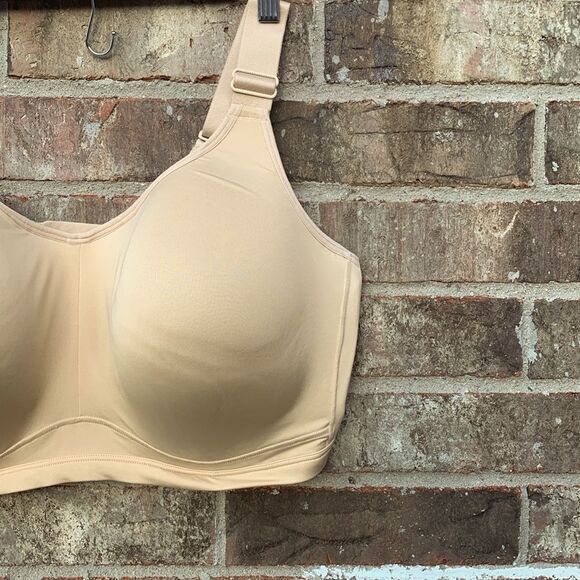 Seamless Nude Bra - Picture 2 of 7